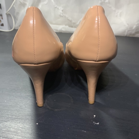 Bella Marie “Kylie -2 Nude Patent Leather Snip Toe Heels - Picture 4 of 6